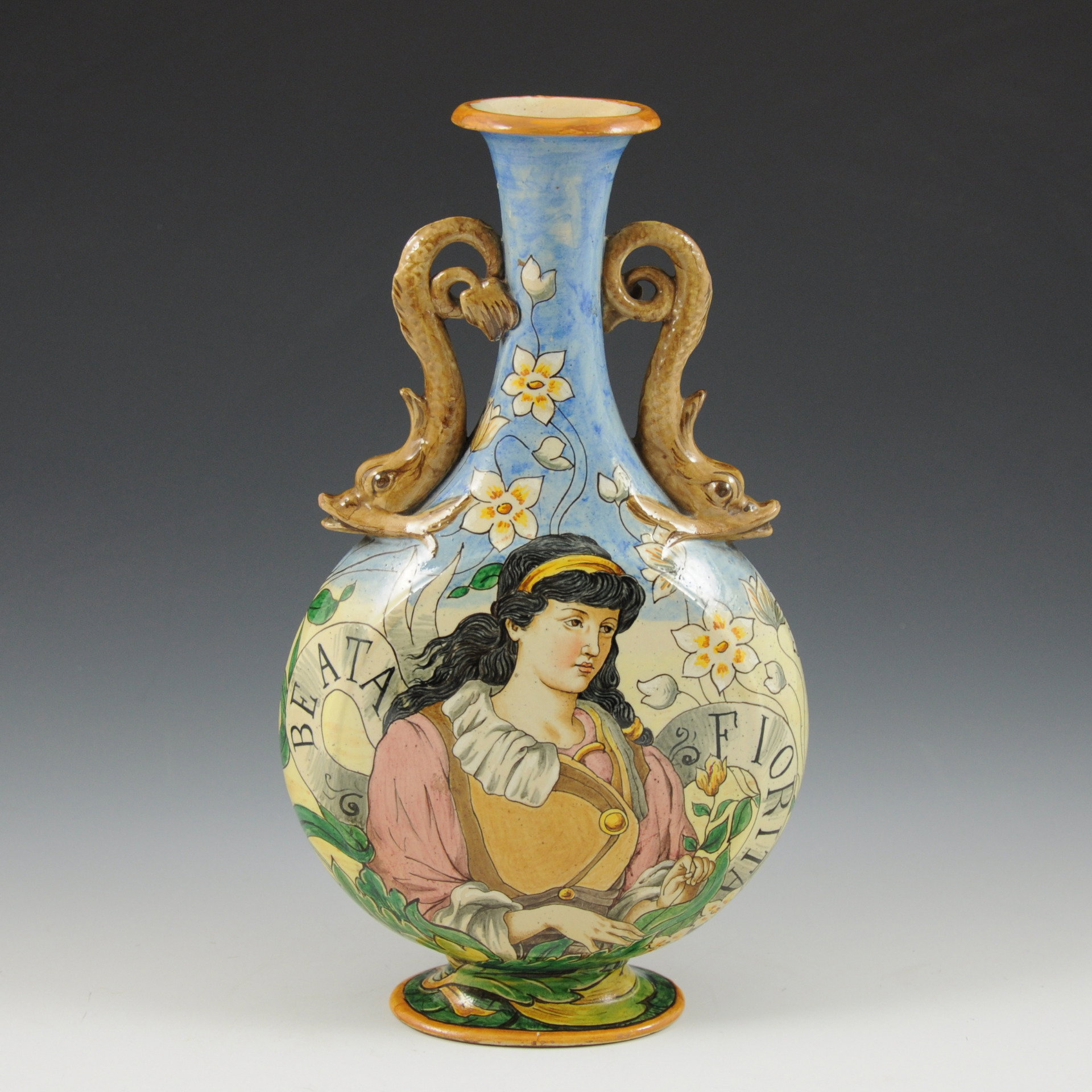Beata Fiorita: Frasco con asas en forma de delfín y decoración al estilo Botticelli